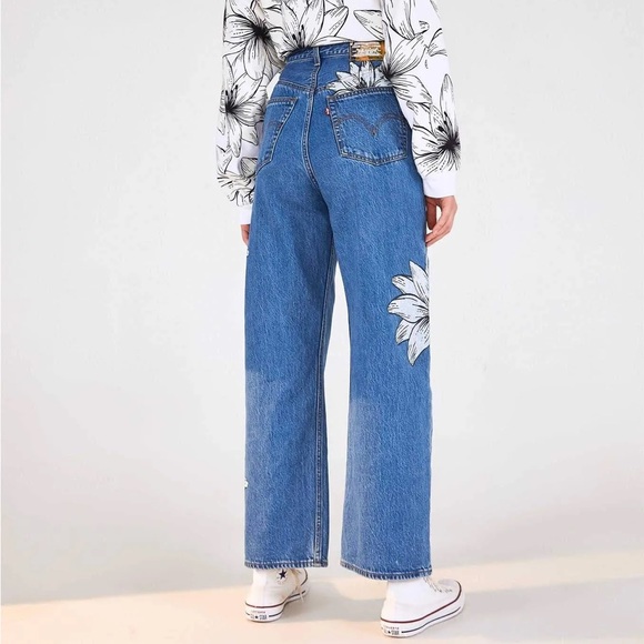 Levi’s Floral Blue Women's Size 27 Jeans - Picture 2 of 9